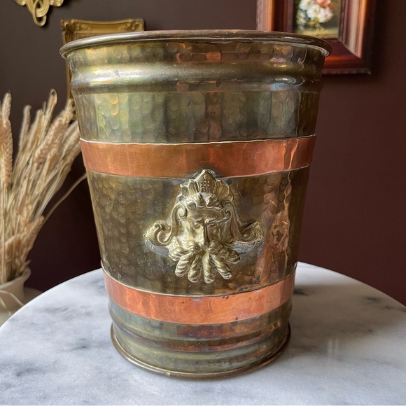 Hammered Brass and Copper Container with Poseidon-like Handles - Picture 4 of 10